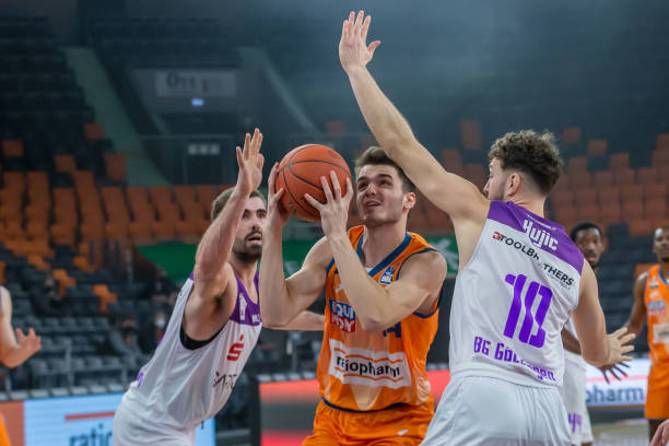 被外界寄予 被外界寄予